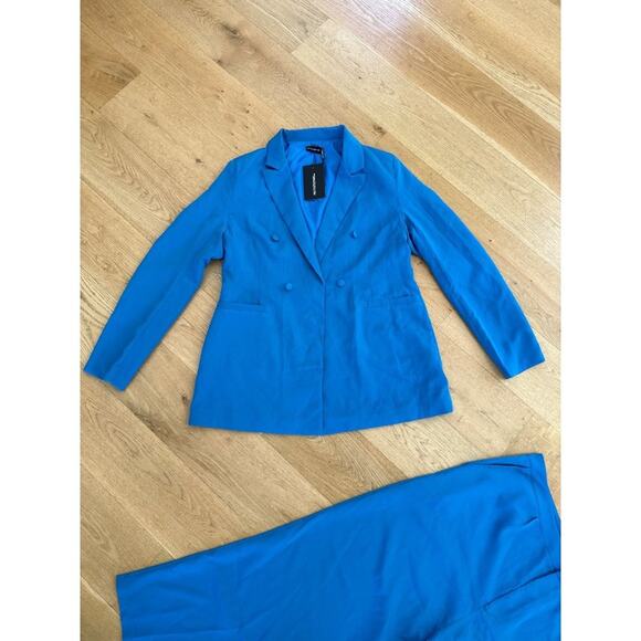Pretty Little Thing Plus Double Breasted Woven Blazer & Cropped Pants in Blue - - Picture 2 of 6